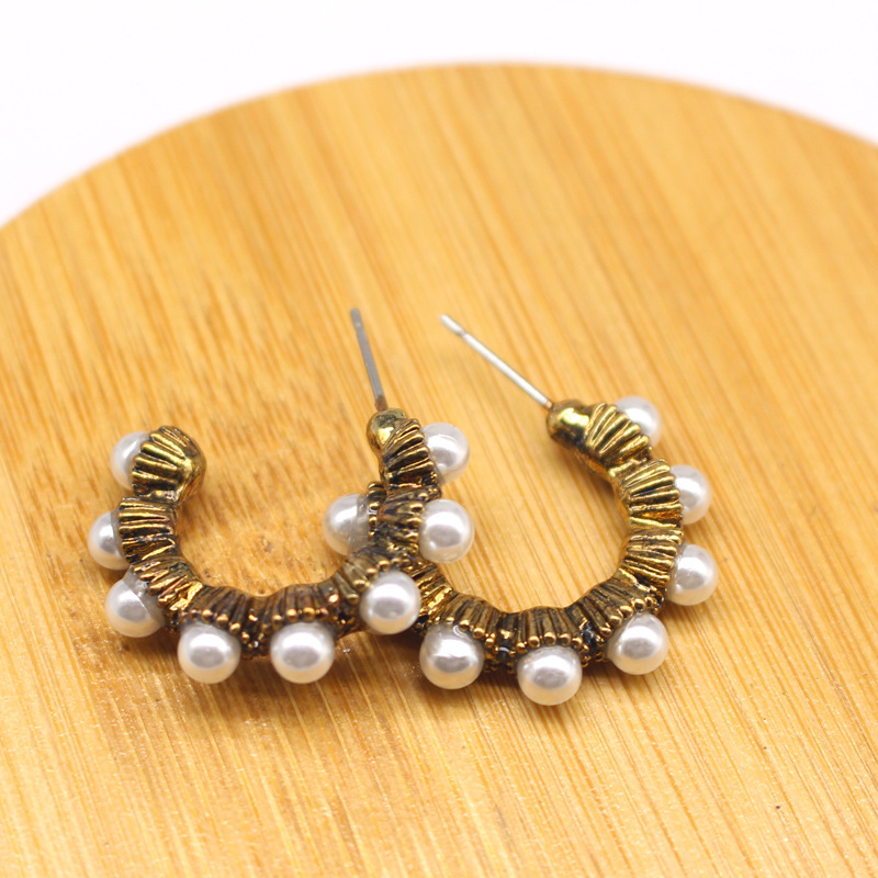 Korea 925 Silver Needle Imitation Pearl Earrings Retro Geometric C-shaped Earrings Wholesale Nihaojewelry display picture 1