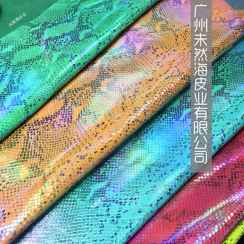 黄牛水染透色泡水磨沟幻彩打印多色立体蟒蛇纹真皮现货