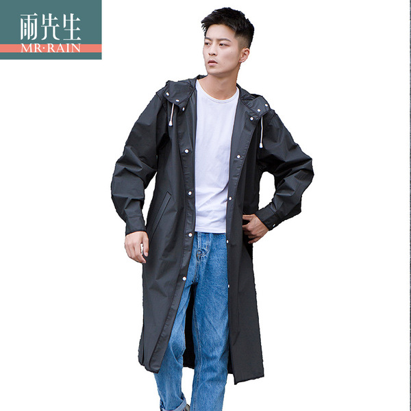 Fashionable travel raincoat for men and women for hiking