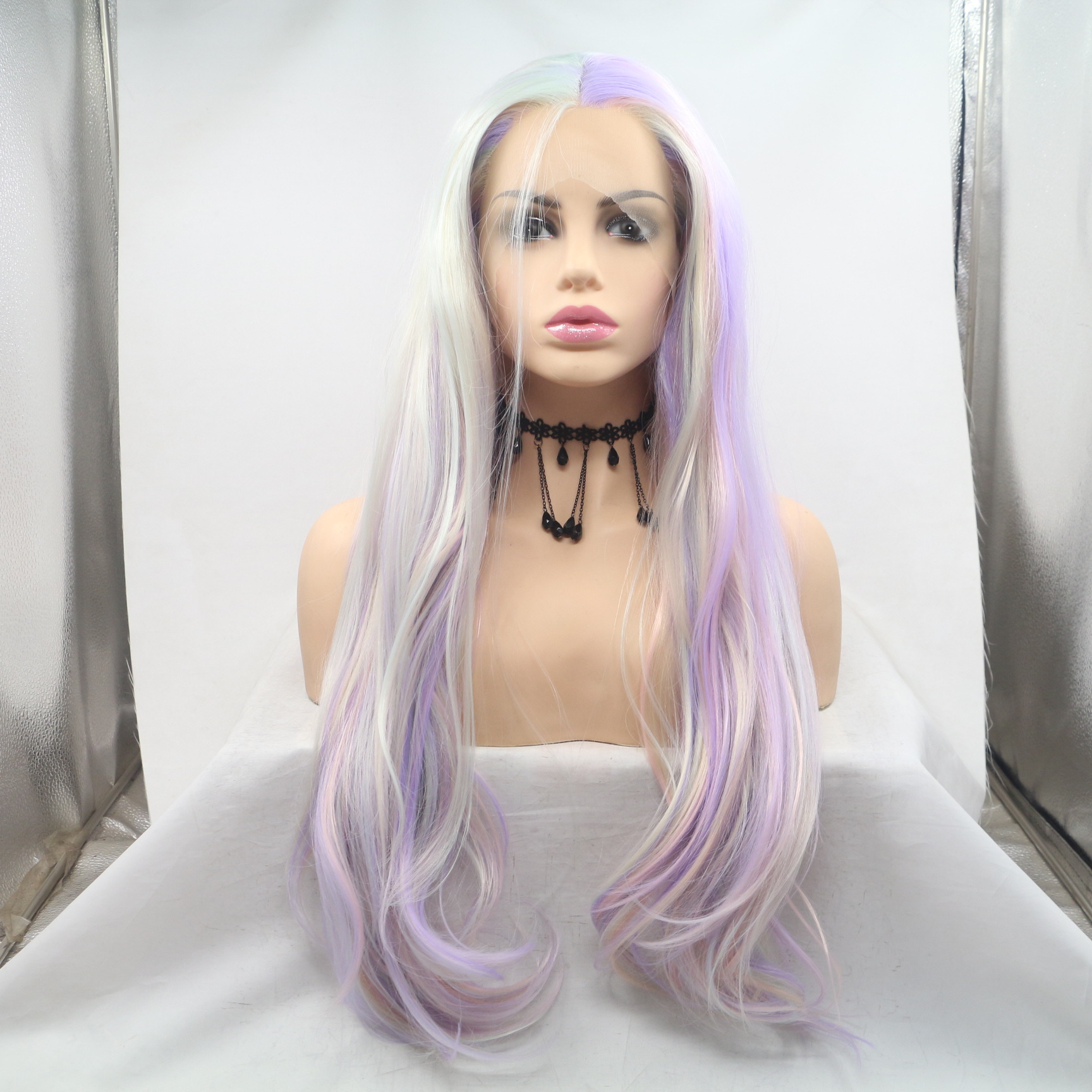 Comercio exterior venta caliente de fibra química de moda europea y americana pelucas de cabello blanco y azul de cabello largo rizado de alta temperatura cubierta de seda al por mayor