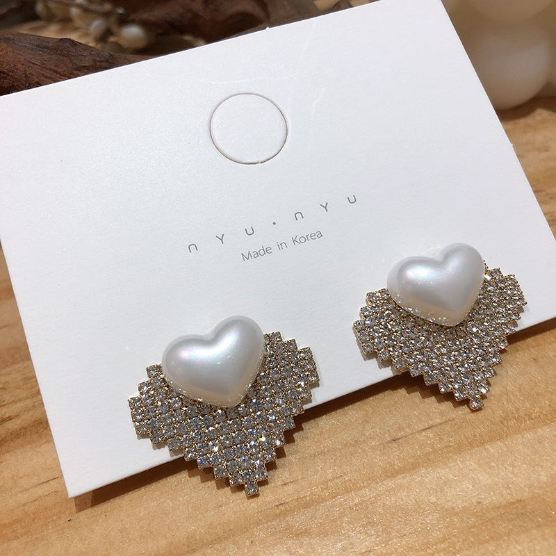 Heart-shaped Diamond Earrings display picture 2