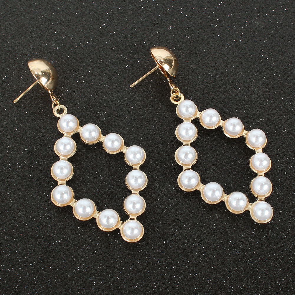 Personality Simple Geometric Pearl Earrings Temperament Wild Hollow Earrings Wholesale Nihaojewelry display picture 3