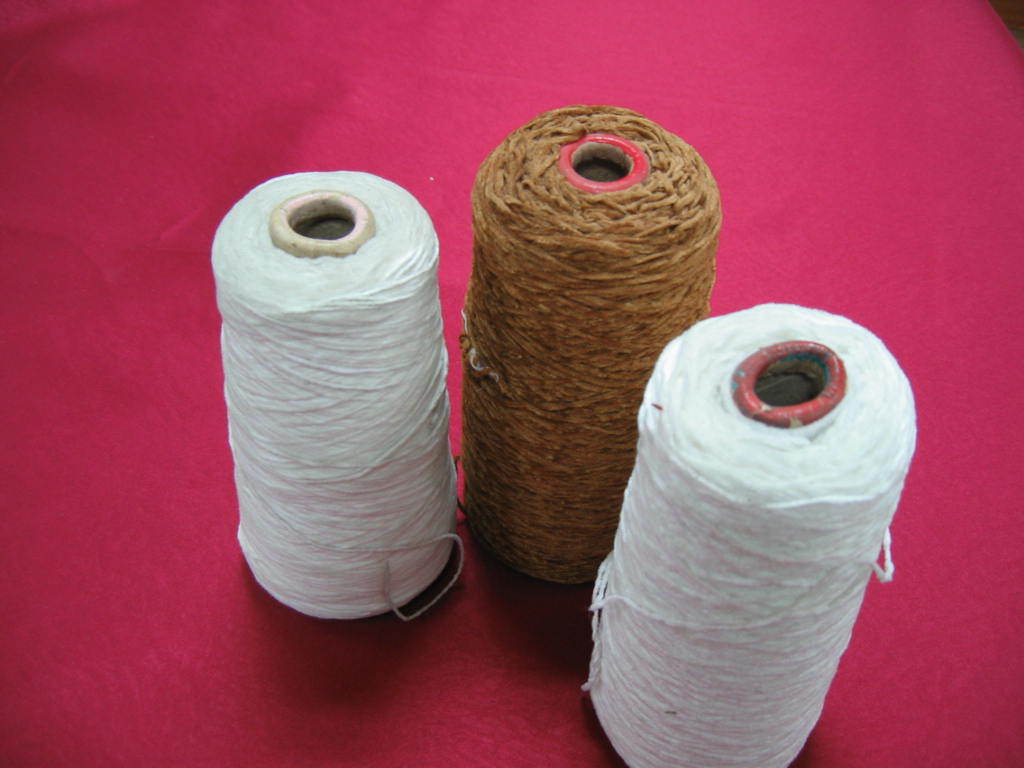 厂家供应雪尼尔纱线服装服饰围巾帽子纱线批发