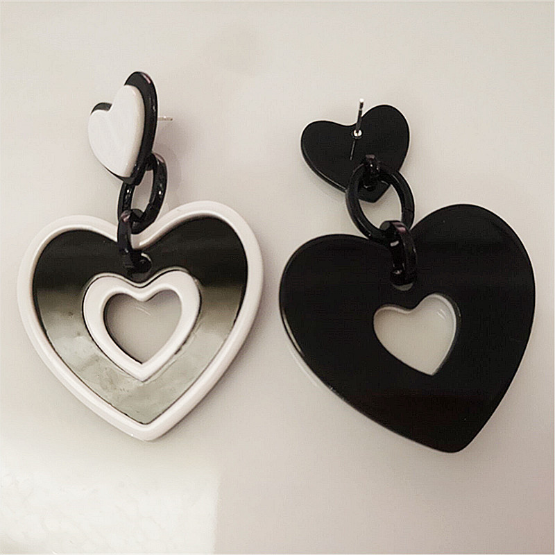 1 Pair Lady Heart Shape Arylic Plating Women's Earrings display picture 1