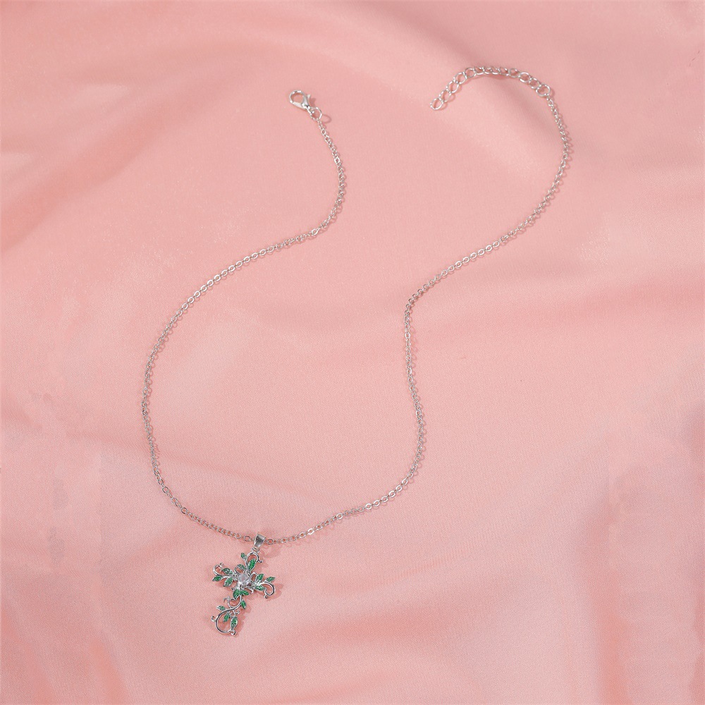 New Necklace Temperament Diamond Clavicle Chain Christian Flower Cross Necklace Clavicle Chain Wholesale Nihaojewelry display picture 11