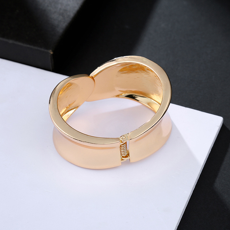 new gold-plated asymmetrical leaf shape unilateral polka dot bracelet