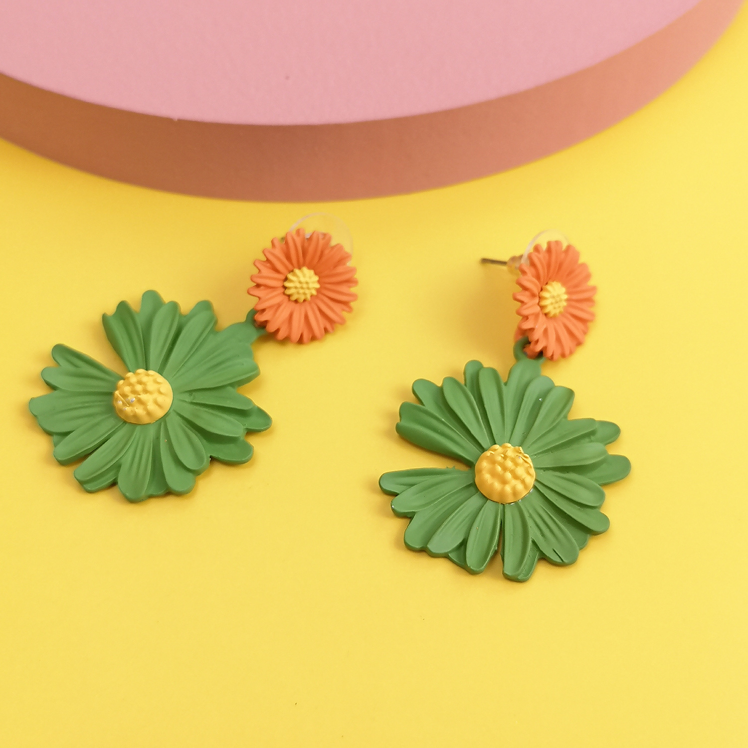 Korean Fashion Spray Paint Chrysanthemum Earrings Nihaojewelry Wholesale display picture 18