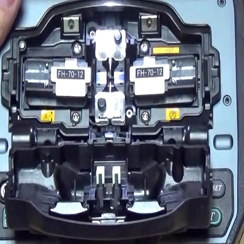 Japan Fujikura Fujikura FSM-70R + ribbon fiber fusion splicer upgraded to 88R ribbon fusion splicer