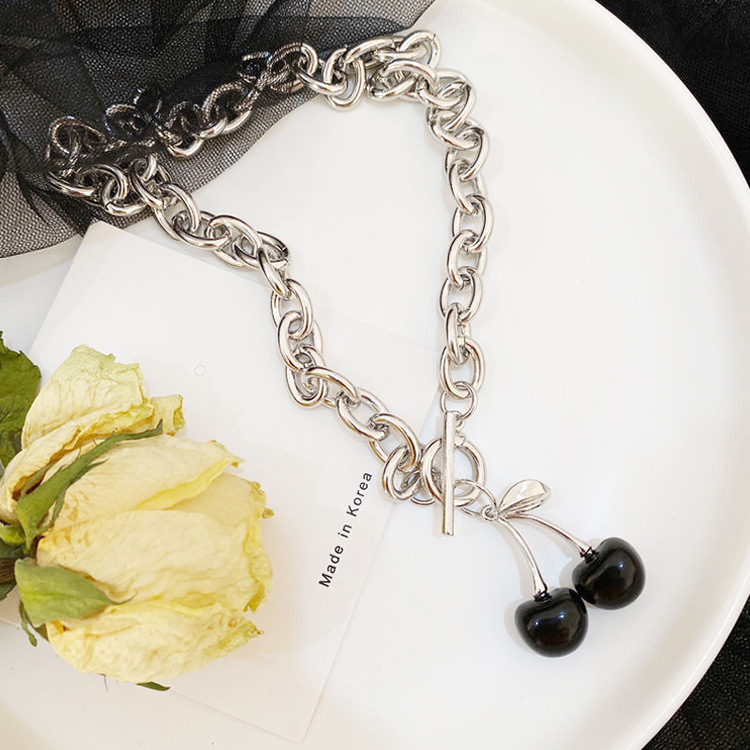 Koude Wind Zwarte Kersenketting voor Vrouwen Eenvoudige en Luxe Mode Halsketting Hip Hop Decoratie Accessoires Titanium_voghion.com