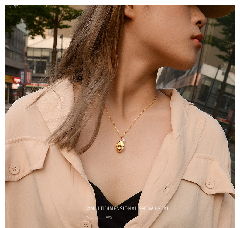 Collier Hypoallergénique En Acier Titane Pour Femme display picture 6