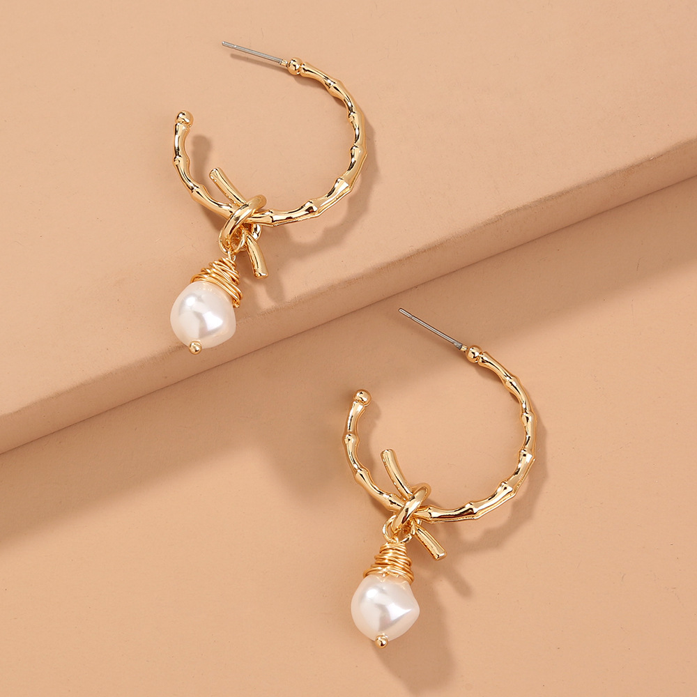Fashion C-shaped Bamboo Knotted Hand-wound Pearl Earrings display picture 5