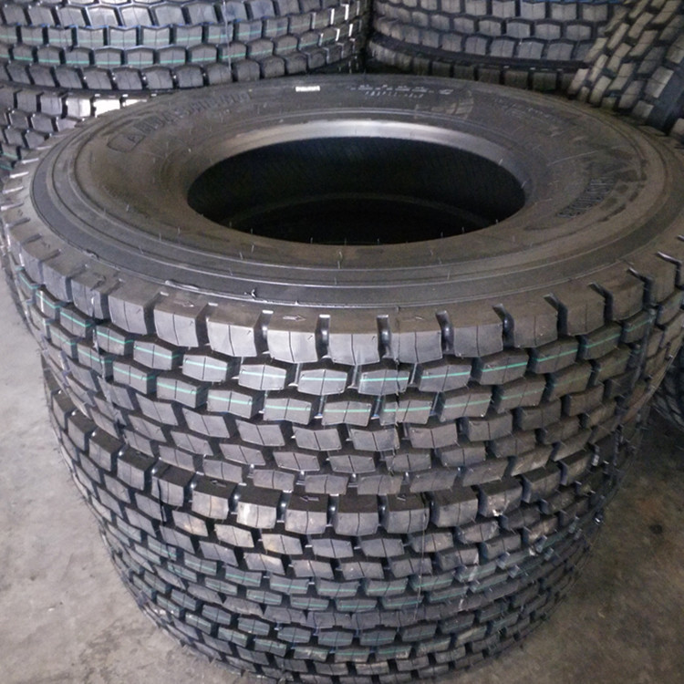 11R22.5真空轮胎 麻将块花纹 半挂车轮胎 厂家现货批发