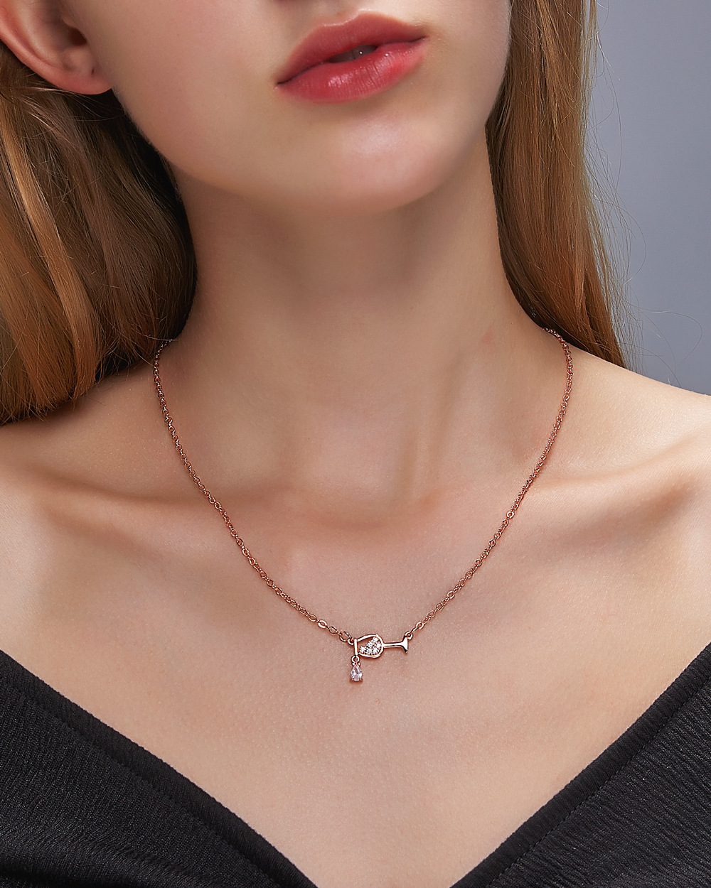 Nouvelle Mode Zircon Amour Bouteille De Vin Rouge Tasse Clavicule Chaîne Gobelet Collier Pour Les Femmes display picture 2