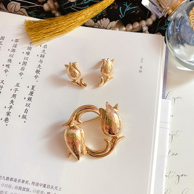 new pattern wholesale Simplicity golden wire drawing Flower Retro court Brooch 925 Silver needle Asymmetry Ear Studs Earrings