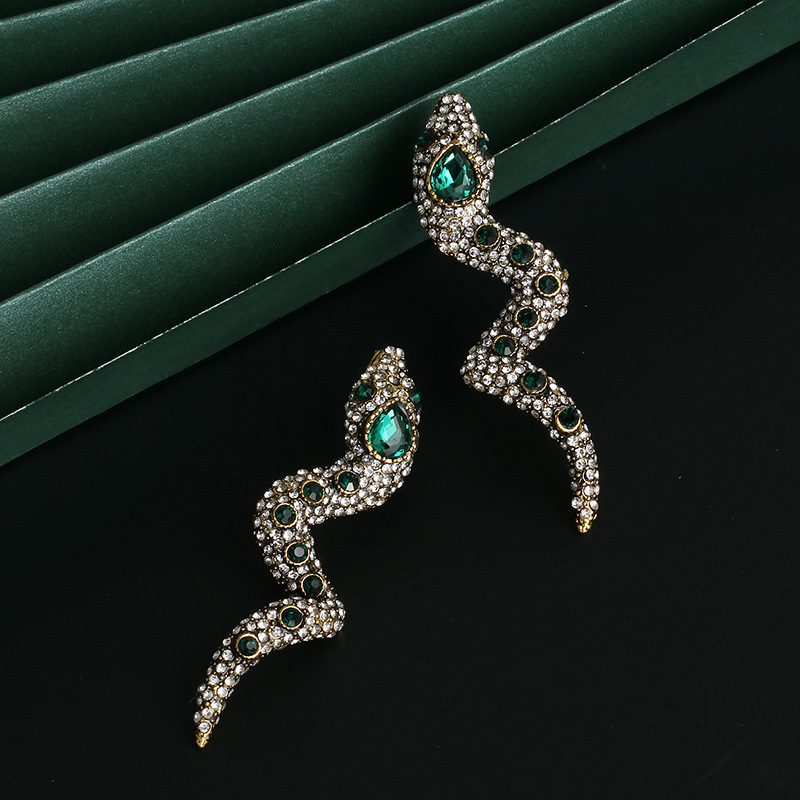 New Fashion Retro Snake-shaped Earrings For Women Wholesale display picture 6