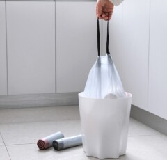 Snag-free drawstring trash bag, disposable household automatic closure corded bag, kitchen heavy-duty tie-open trash bag