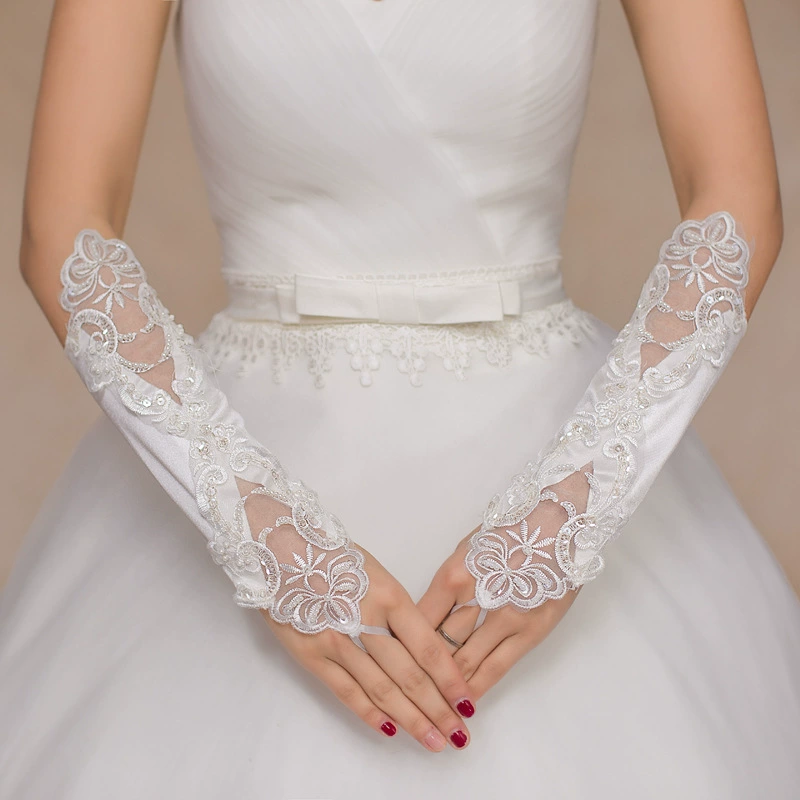 Black gloves for bride