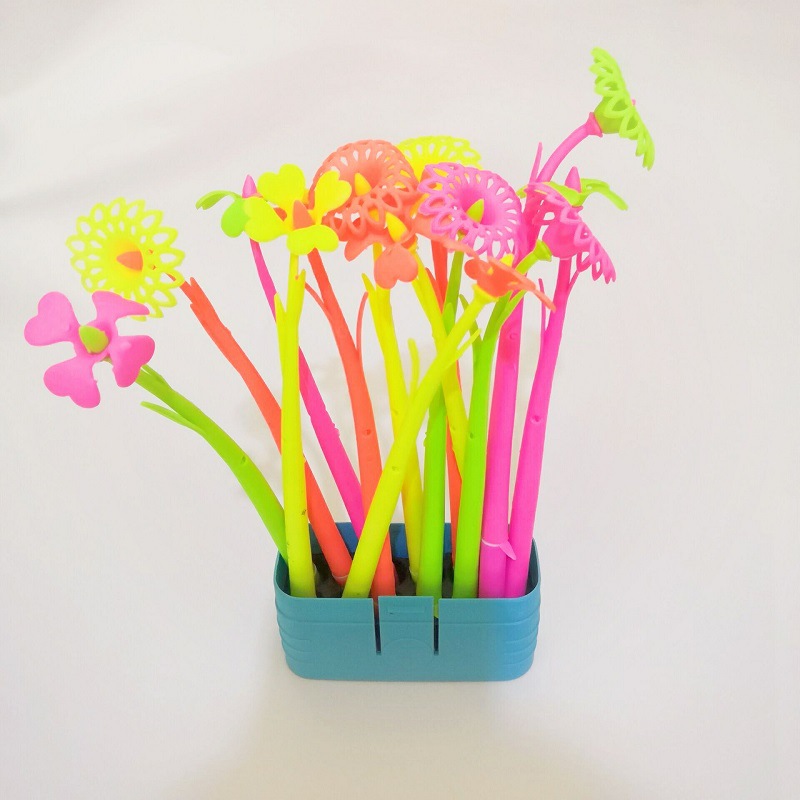 Las pequeñas actividades de microempresas empujan el código de escaneo para enviar regalos debajo de la línea roja en línea, regalos prácticos, pequeños drenadores, artefactos creativos