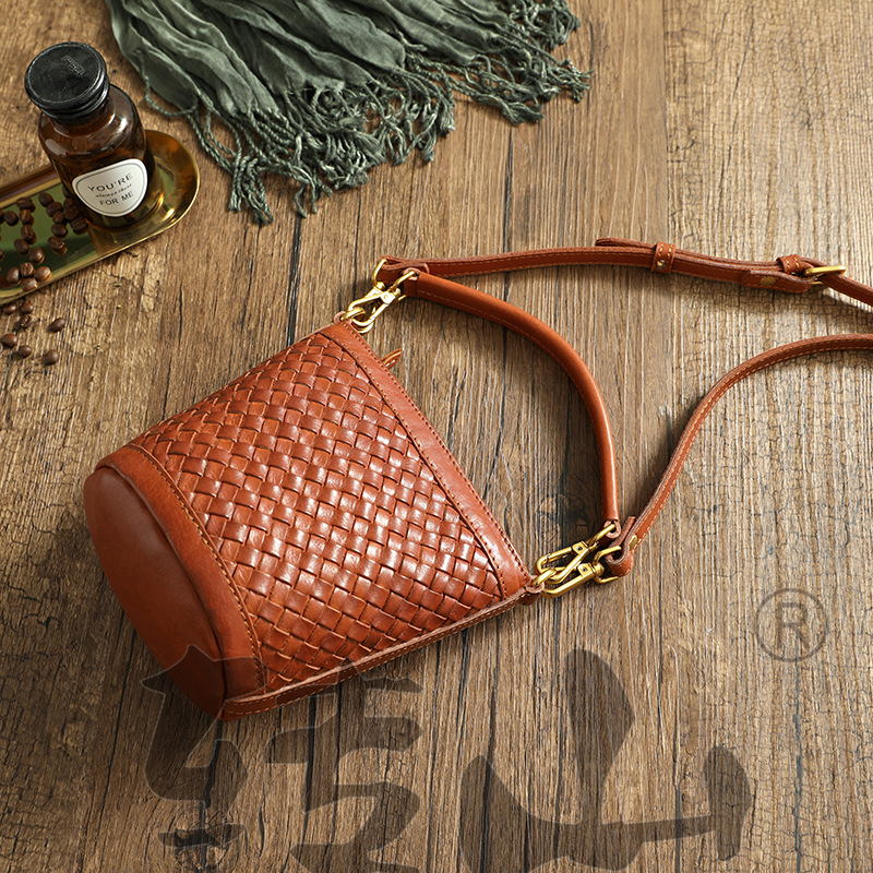 Hand-Woven Genuine Leather Women's Bag - Vegetable Tanned Cowhide, Washed And Waxed Vintage Crossbody Bag 21181 - Thumbnail 7
