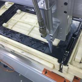 深圳厂家硅胶专用点胶机 5加仑不换胶全自动点胶机烤箱面板打胶机