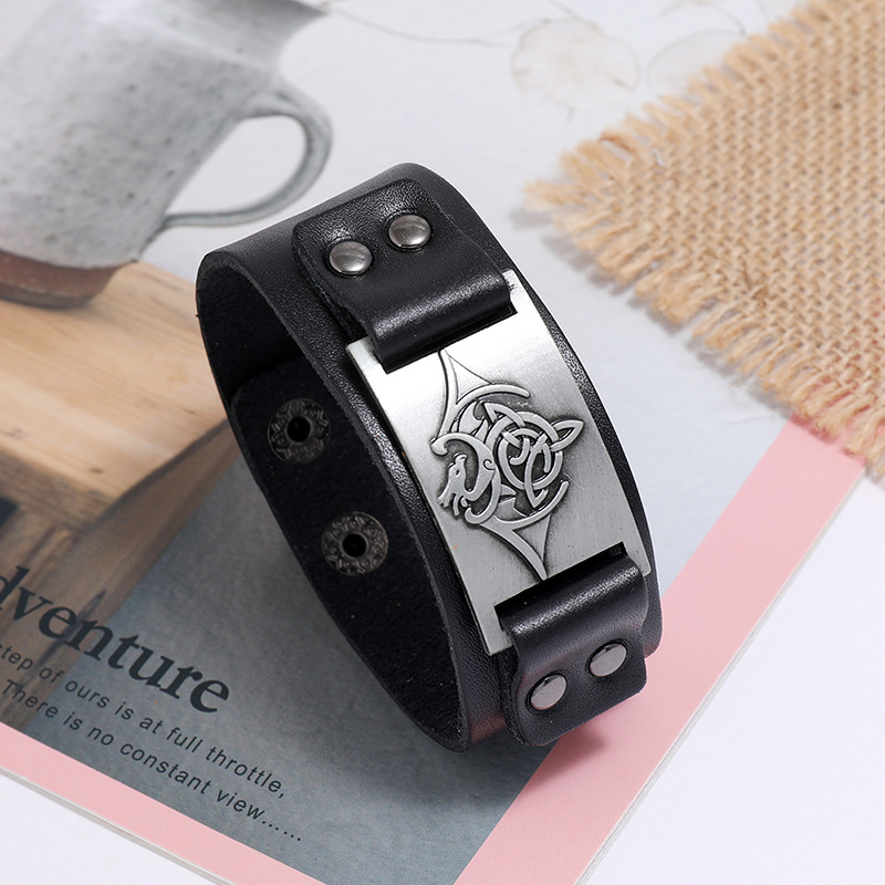 Hot-selling Simple Men's Retro Cowhide Bracelet Rock Locomotive Jewelry Nihaojewelry display picture 5