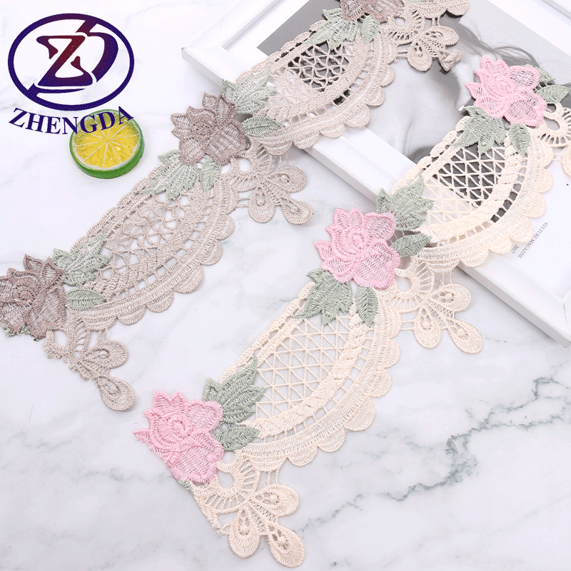 厂家供应 花朵精美三色大边花边辅料 窗帘靠垫沙发刺绣花边