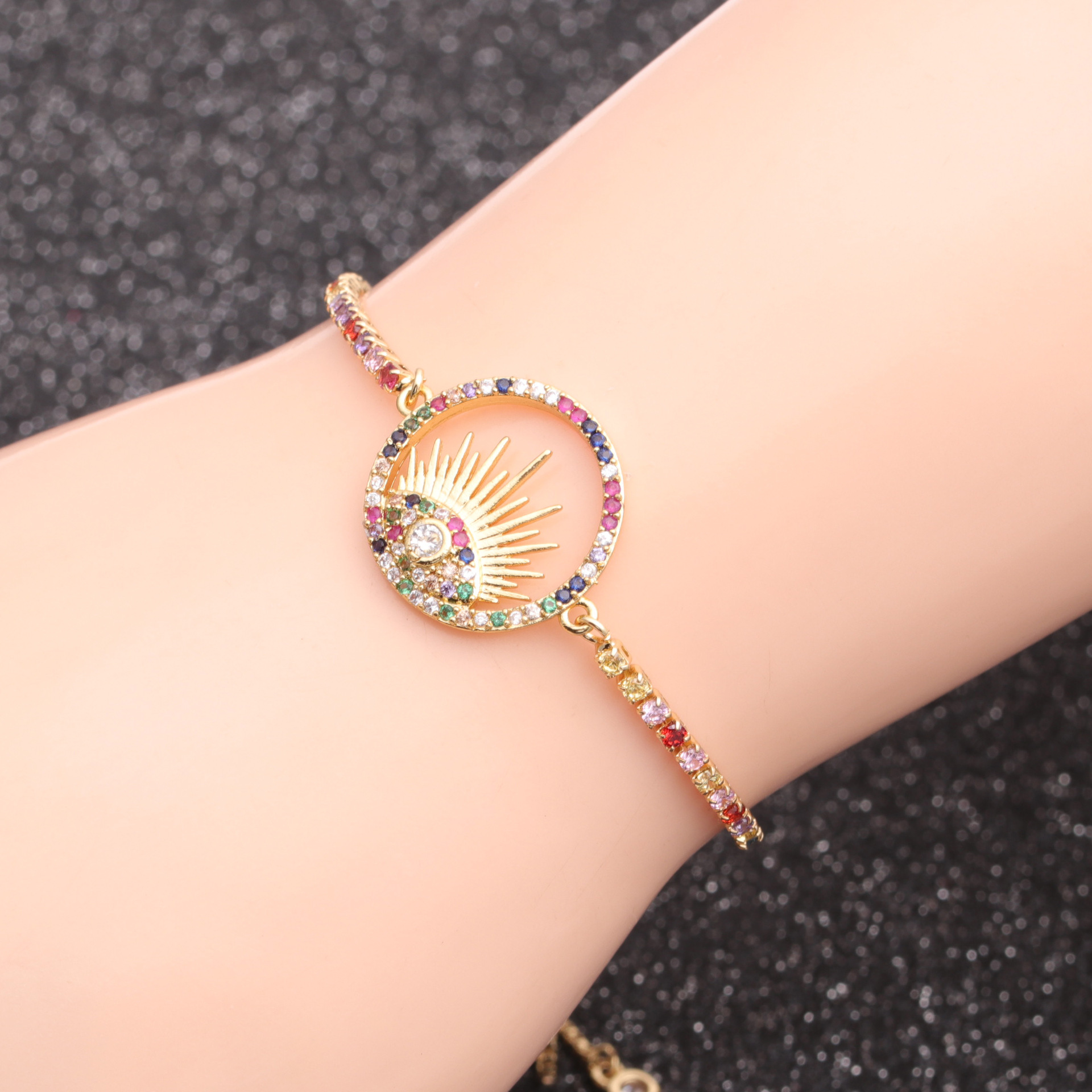 Bracelet Micro-incrusté De Zircon Couronne Diable Oeil Pour Femme display picture 5