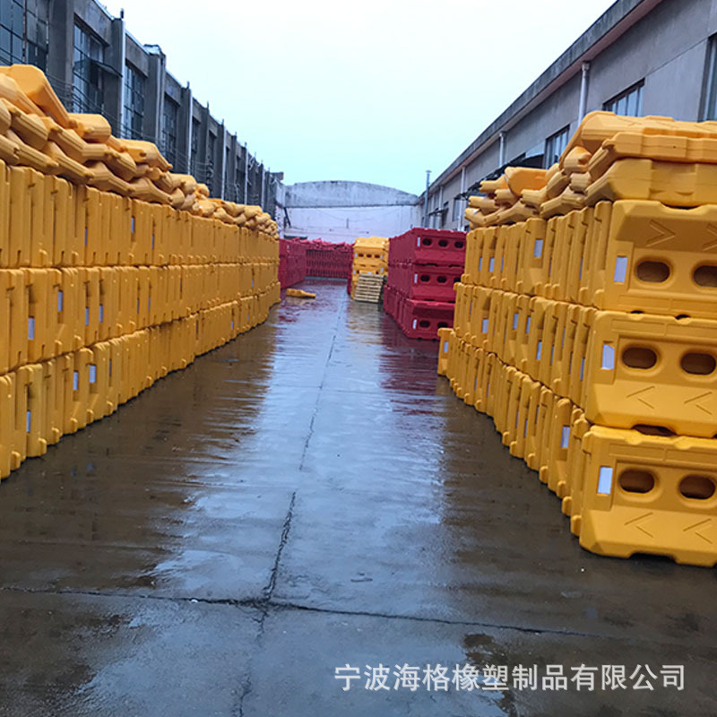厂家销售 长围栏水马 吹塑水马  交通设施  塑料三孔水马