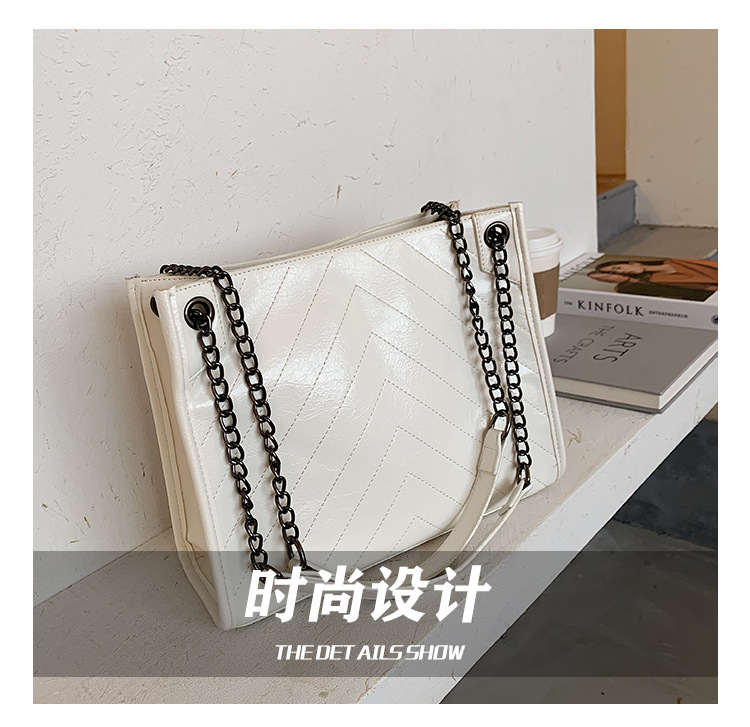 Simple New Trendy Fashion Chain Shoulder Wild Small Square Large-capacity Bag For Women display picture 24