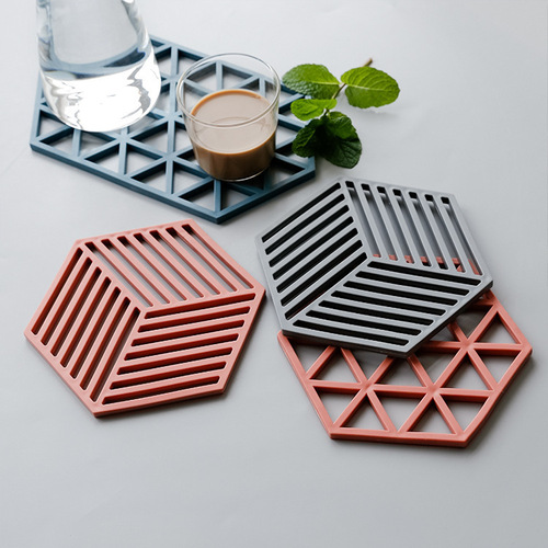 Nordic PVC tea coasters anti-slip dining mats heat-resistant insulating mats hollow pot mats bowl utensil heat-proof plastic dining mats