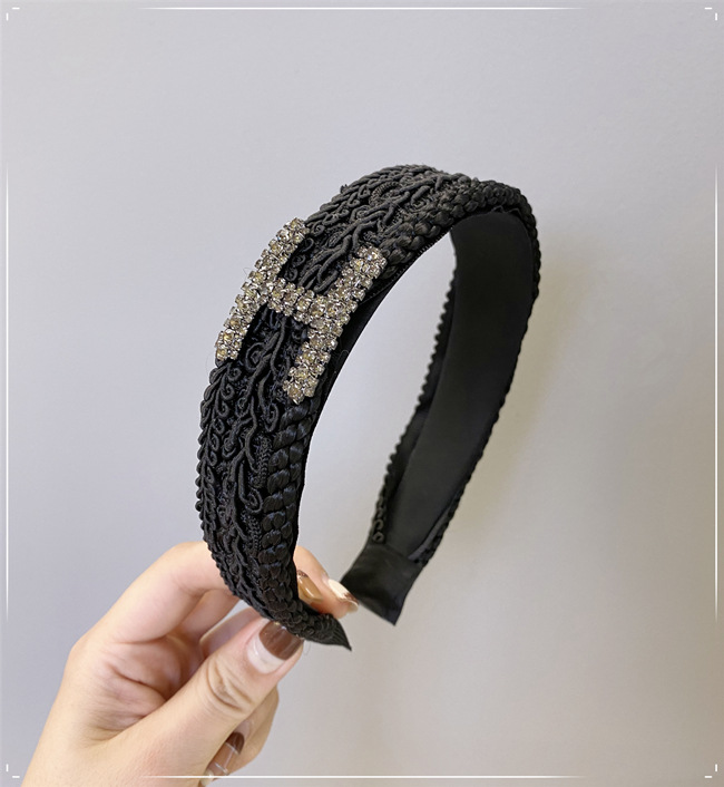 Korean Fashion Baroque Headband Solid Color H Inlaid Czech Diamond Woven Wide-brimmed Headband Nihaojewelry Wholesale display picture 2