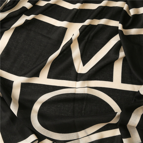 Spring and autumn new geometric scarf silk scarf Korean all-match temperament air-conditioning shawl seaside vacation scarf summer