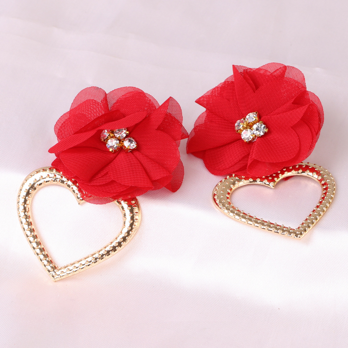 Pendientes Exagerados De La Flor De Las Mujeres De La Marca De La Aleación En Forma De Corazón De La Moda display picture 3