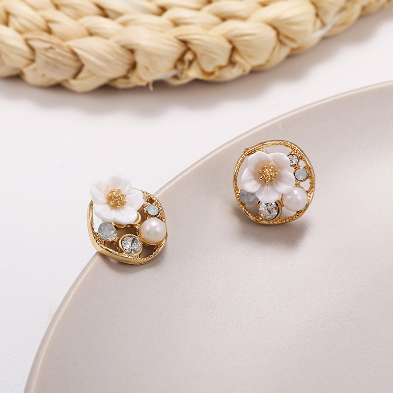 S925 Silver Needle Flower Geometric Round Hollow Diamond Simple Pearl Earrings Wholesale Nihaojewelry display picture 7