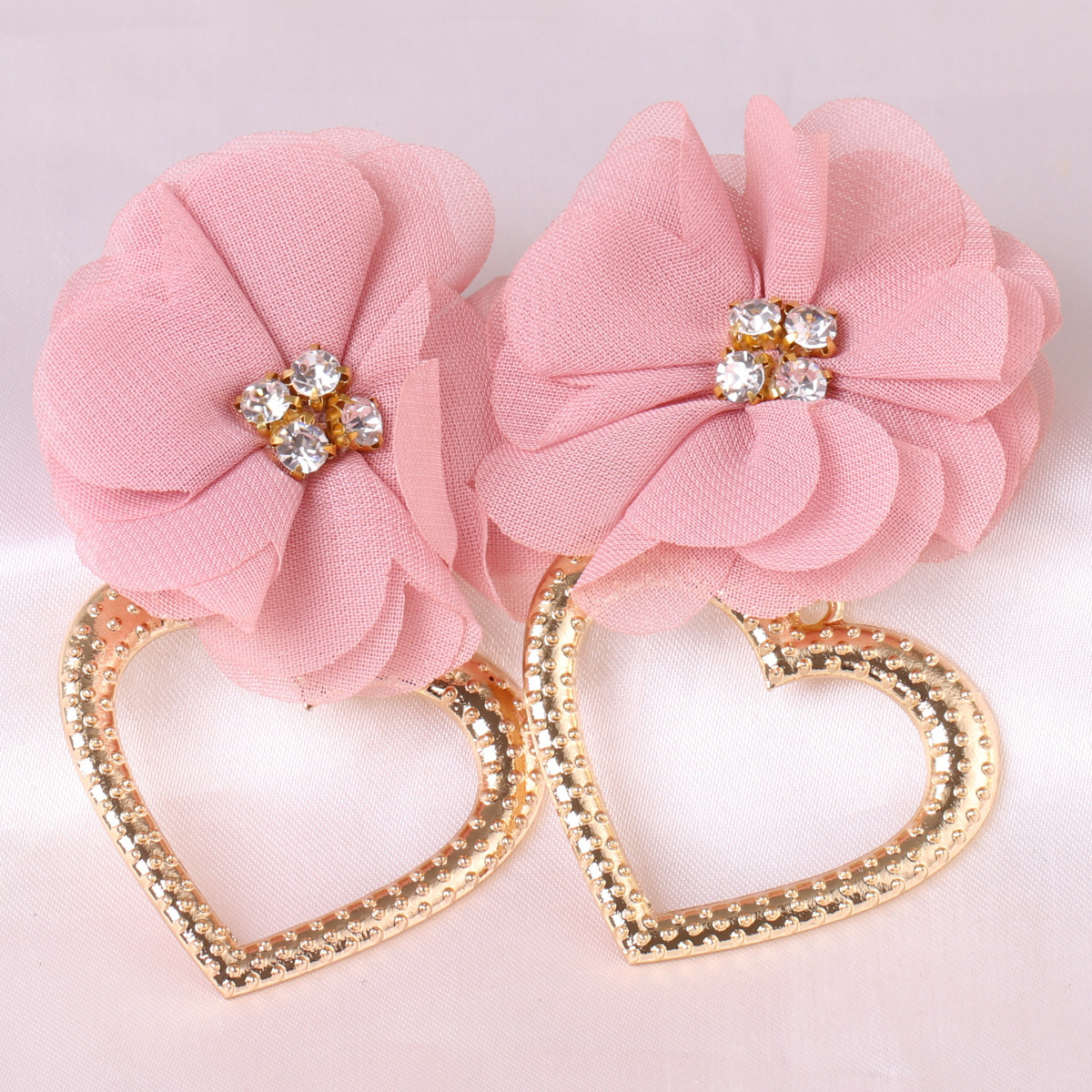 Pendientes Exagerados De La Flor De Las Mujeres De La Marca De La Aleación En Forma De Corazón De La Moda display picture 19