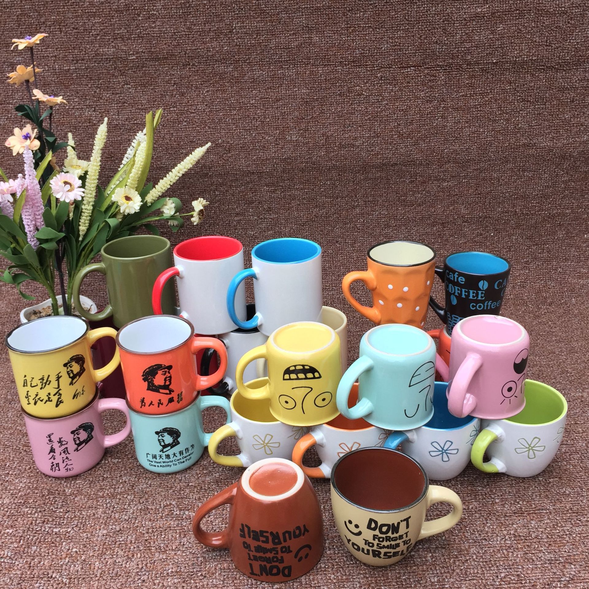 Taza de cerámica Taza de cerámica de tendencia de personalidad creativa para hombres y mujeres Oficina creativa Taza de agua potable Cerámica Tienda de dos yuanes