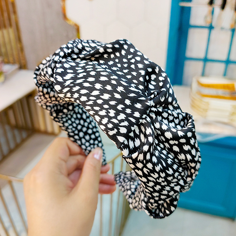 Korean Retro Leopard Pattern Wide-brimmed Fold Headband Simple High-end Fashion Bud Hairpin Wholesale Nihaojewelry display picture 8