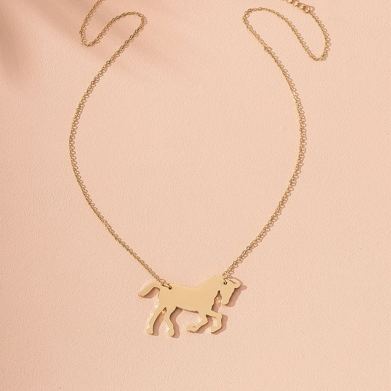 Collier En Alliage Simple De Banane De Clé De Cheval En Forme D'amour De Mode Pour Les Femmes Vente Chaude En Gros display picture 1