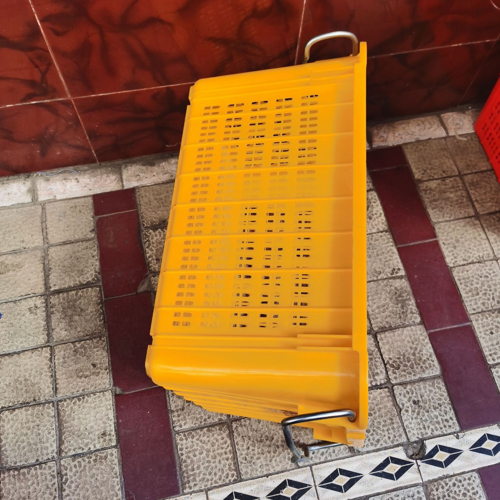 汕头镂空塑料水果蔬菜框610*420*200梅州塑胶铁耳箩 快递周转箩筐