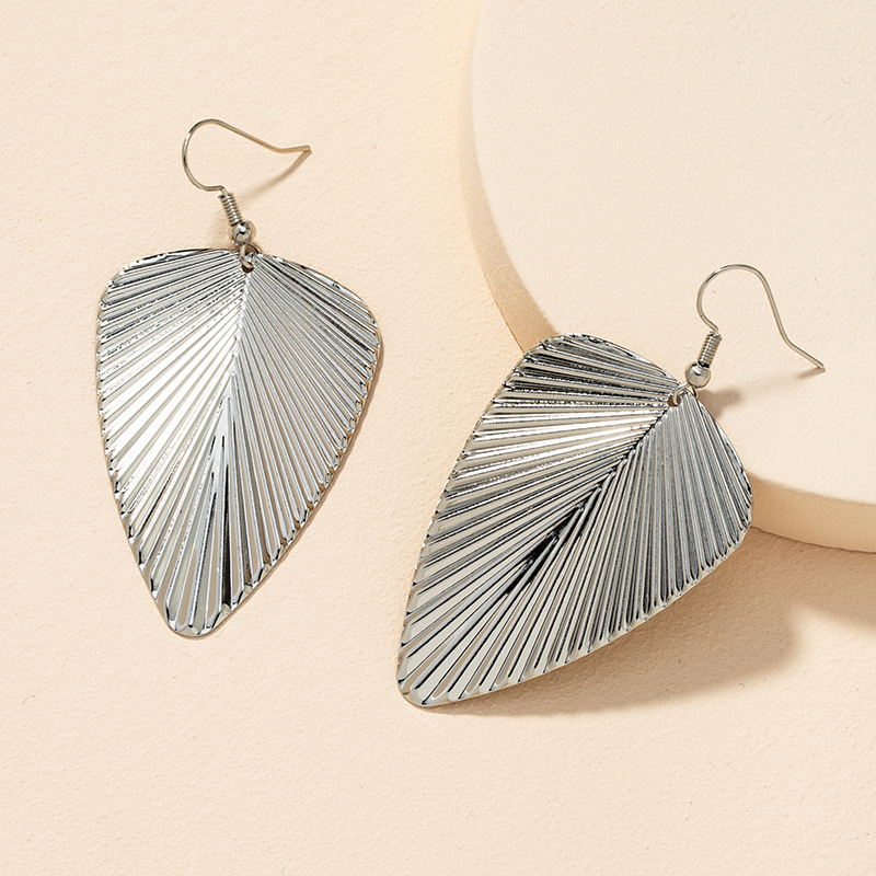 Fashion Metal Leaf Earrings display picture 3