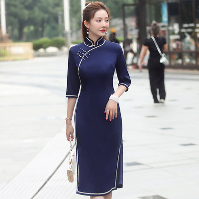 秀观唐郁兰2020秋装新款复古改良缎面提花中袖全开襟中国风旗袍裙|ru