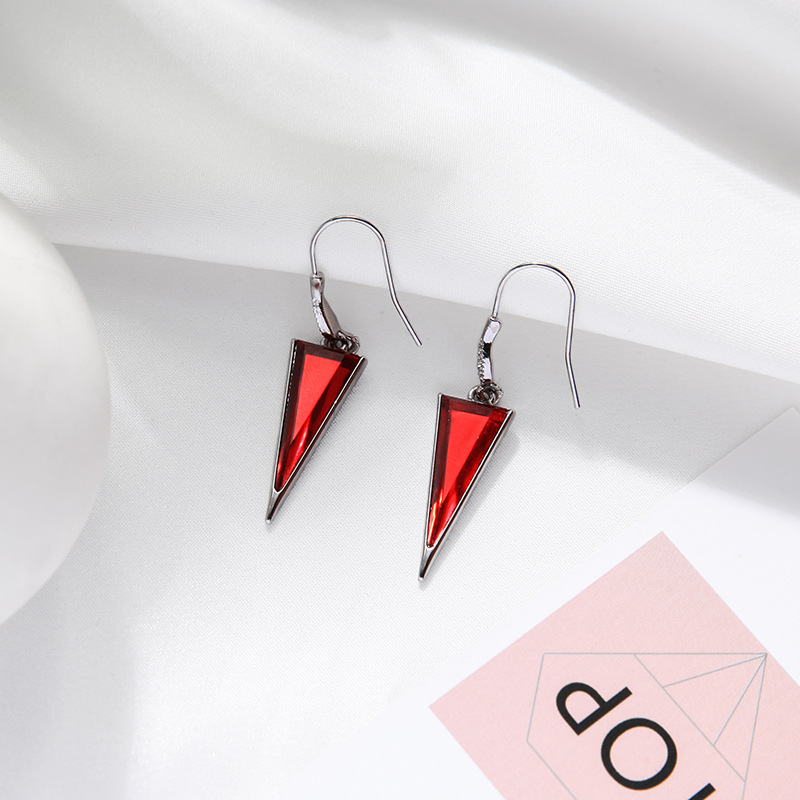 Retro Hong Kong Style Geometric Earrings High Sense Long Section Face Thin Triangle Earrings Niche Gemstone Earrings Wholesale Nihaojewelry display picture 6