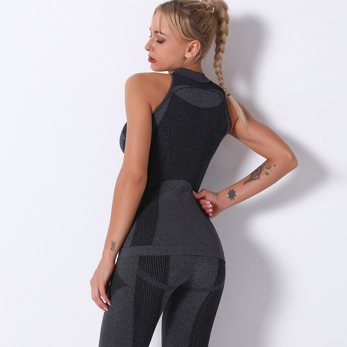 seamless knitted round neck sports vest  NSNS10693