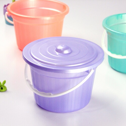 Wholesale colored small buckets, portable plastic buckets with lids, paint mixing buckets, painting paint buckets without lids