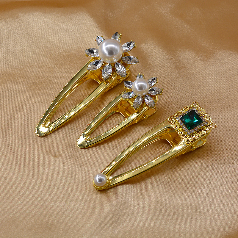 20g Weight Headwear Classification Birthday Occasion Alloy Material Flower Pattern Women'S Gender Plating Design Retro Style The New Simple Crystal Pearl Cheap Hairpin Wholesale 1