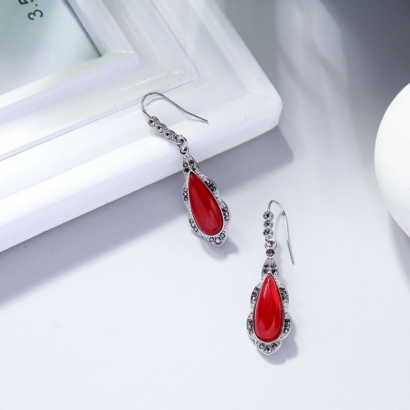 Personality Retro Earrings Niche Water Drop Gemstone Diamond Stud Earrings Banquet Wild Long Earrings Wholesale display picture 6