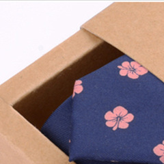 Customize a new fashionable and casual silk tie with multiple patterns and a personalized design, suitable for formal and business occasions for men.