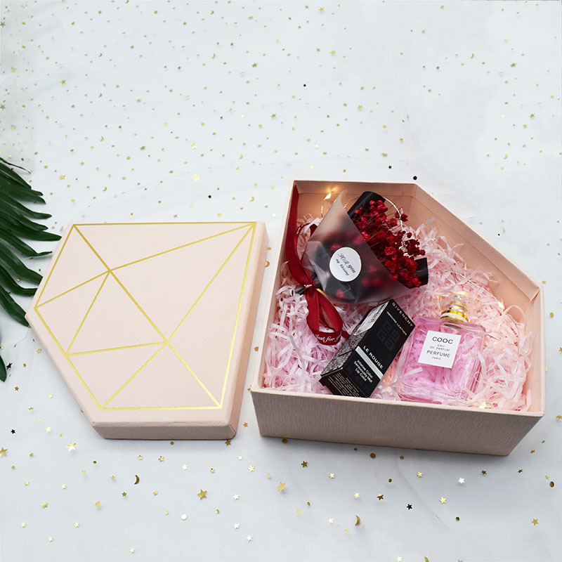 厂家直销情人节礼品盒七夕节朋友生日包装异型盒节日