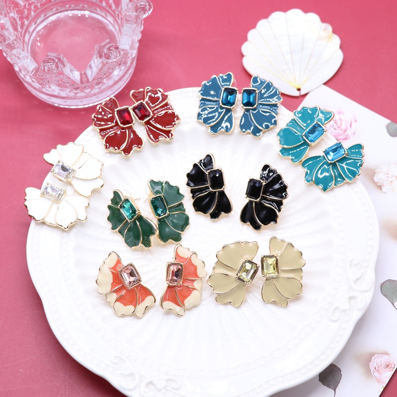 Color Drip Glaze Petal-shaped Square Diamond Flower Heart Silver Needle Earrings display picture 11