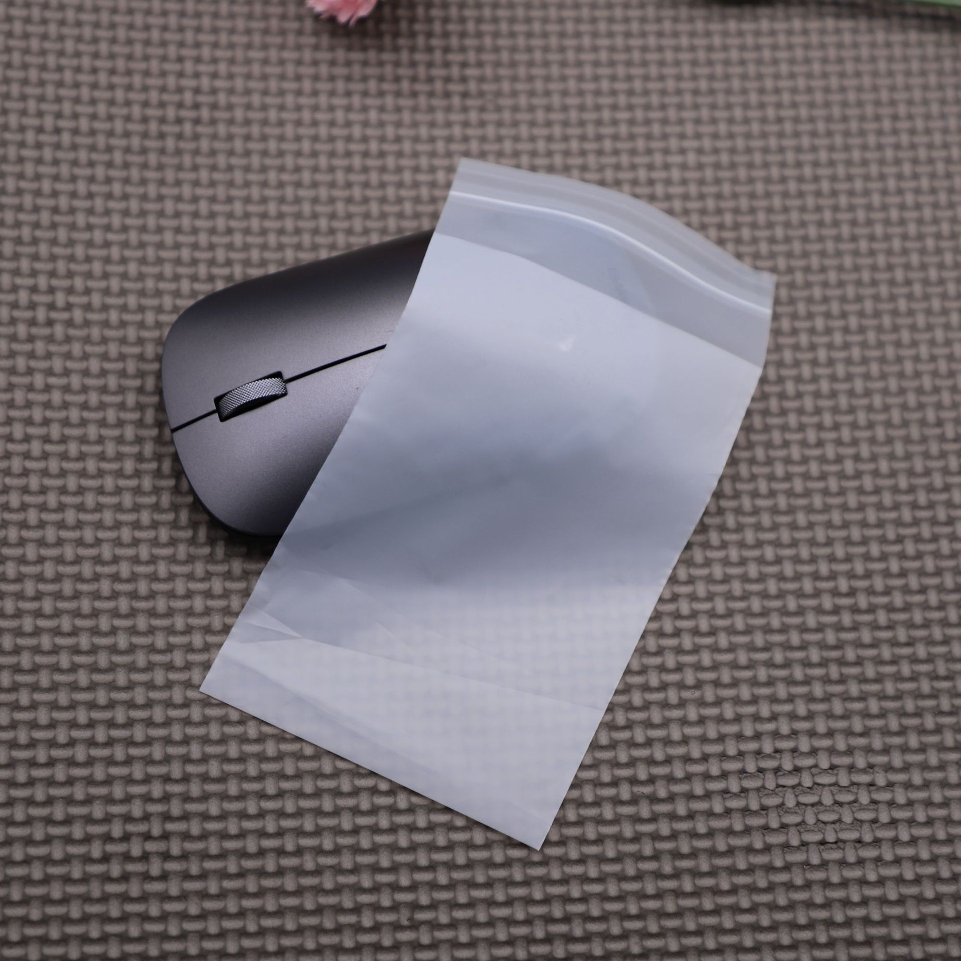 供应车载充电器包装袋磨砂半透明CPE自粘袋 现货乳白雾面封口袋